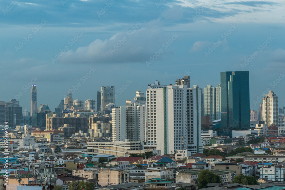 Fototapeta premium Wieżowiec w Bangkoku