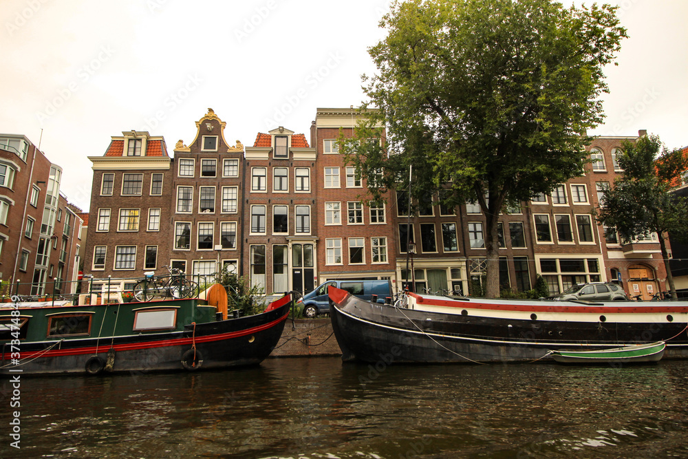 Typisch Amsterdamer Häuserzeile (Oude Schans)