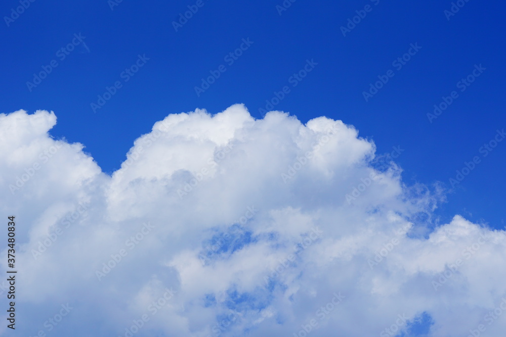 夏の青空と白い雲 夏の青空と白い雲