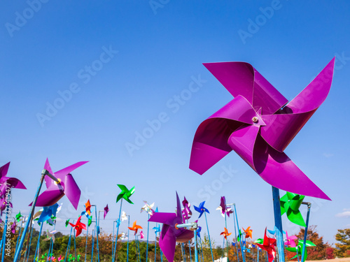 Slika na platnu pinwheel in the wind