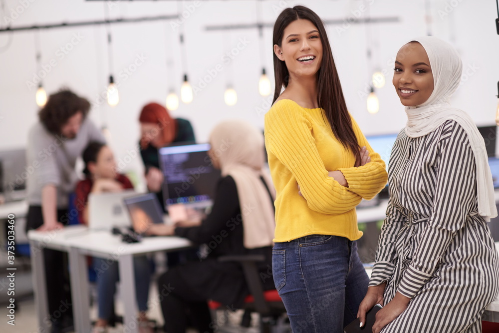 Obraz premium business people portrait at coworking office space