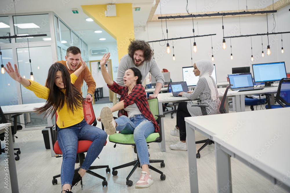 Fototapeta premium racing on office chairs