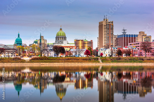 Harrisburg, Pennsylvania, USA skyline on the Susquehanna River