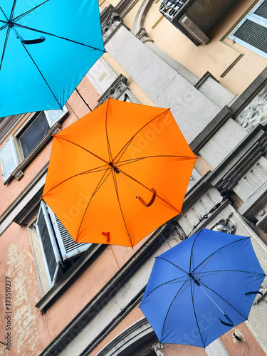 Ombrelli colorati in citt    Colorful  umbrellas in the city