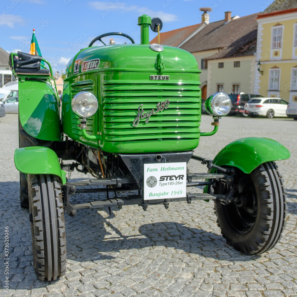 vintage steyr traktor 180 Stock Photo