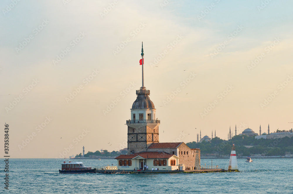 Historical Maiden's Tower or Kiz Kulesi at night - Istanbul, Turkey
Historical Maiden's Tower or Kiz Kulesi at night - Istanbul, Turkey