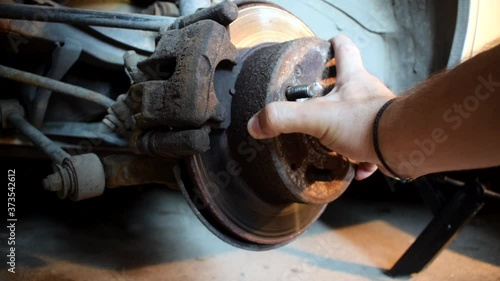 Moving a stuck brake disk by hand