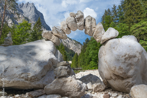 Steintürme im Hischbichlklausgraben photo