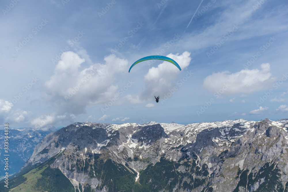 Gleitschirmfliegen in den Alpen