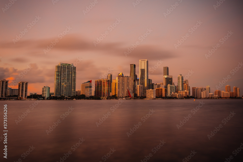 Fototapeta premium miami city florida skyline at sunset 
