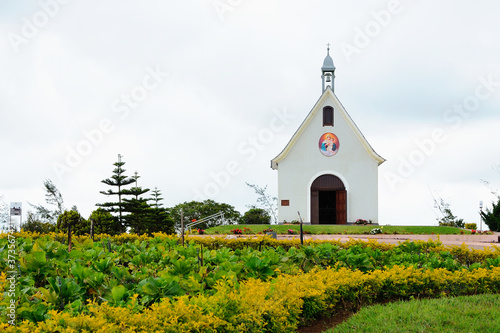 Pequena capela com natureza em Garanhuns