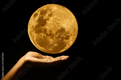 Lua na palma da mão