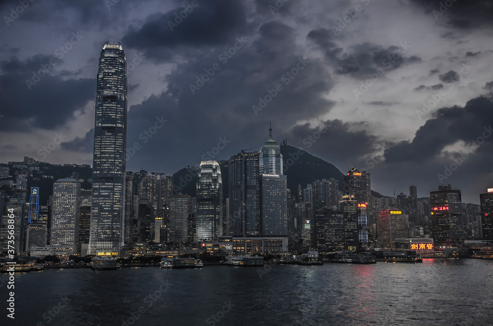 Obraz premium Hong Kong Island Backdrop Over Victoria Harbour