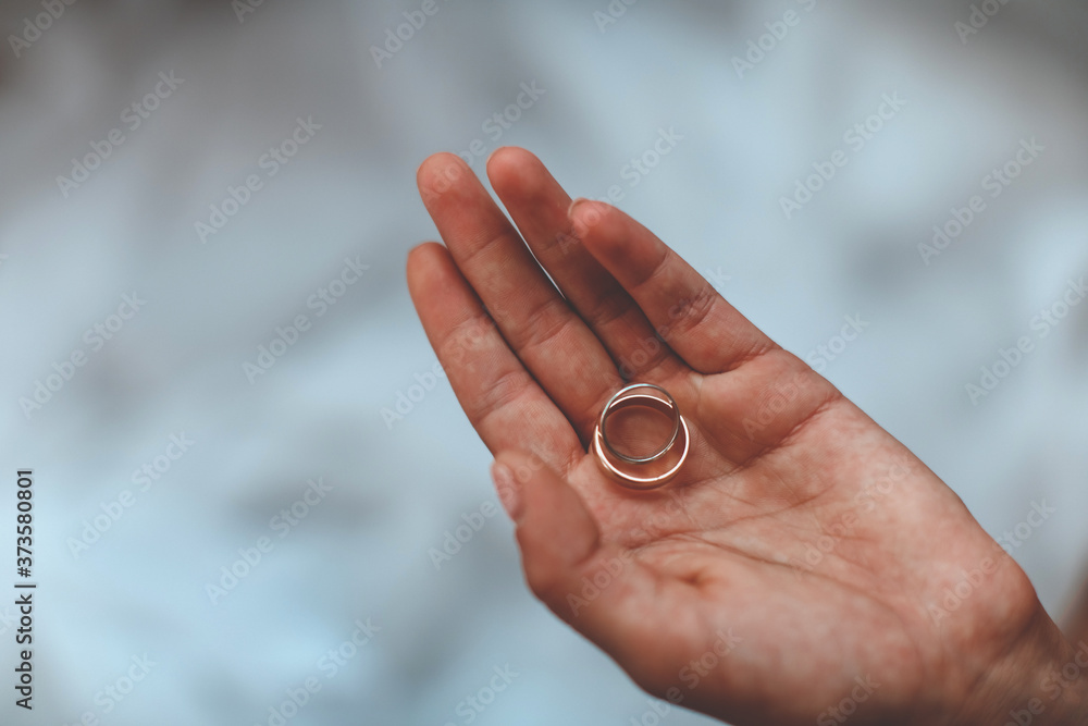 Wedding rings in hand. Wedding rings. Sensual. Beauty photo.
Wedding rings in hand. Wedding rings. Sensual. Beauty photo.