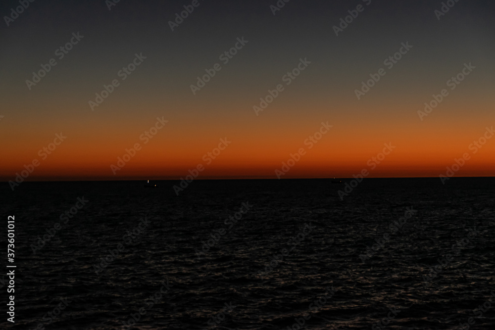 Skyline Sunset on the beach concepto de paz vacaciones veranos calurosos Skyline Sunset on the beach concepto de paz vacaciones veranos calurosos
