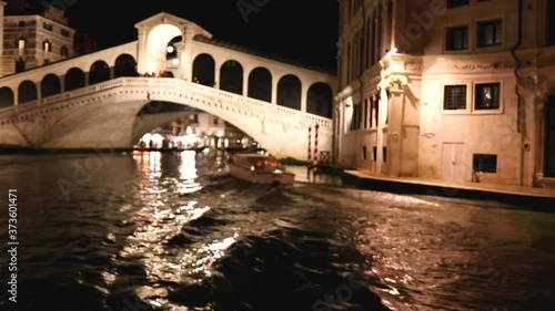venice rialto bridge nightime cruise in the canal