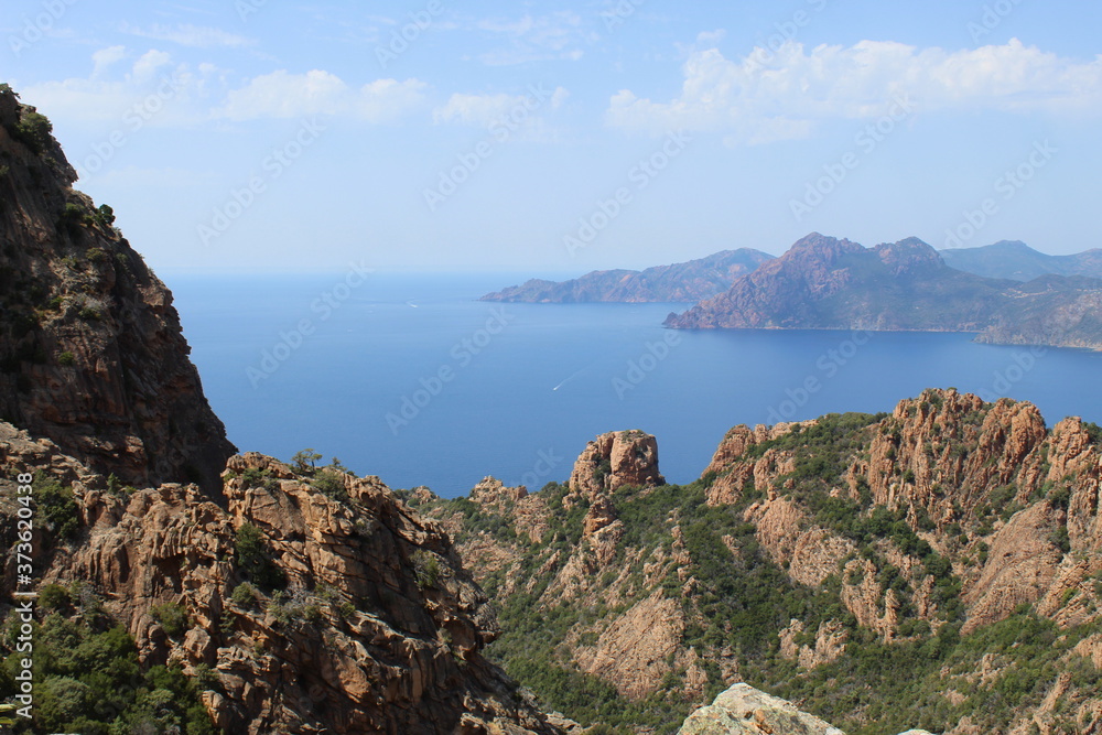Paysage de la Corse lors d'un voyage, ciel, mer, montagne, magnifique