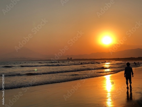 浜辺の夕日