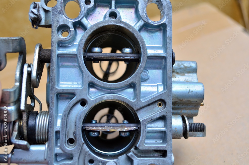 Open throttles of automotive carburator