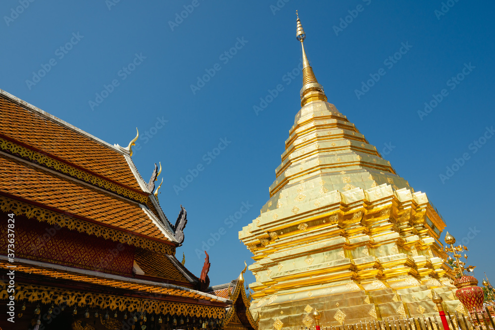 Fototapeta premium Golden spire and of temple in Chiang Mai, Thailand