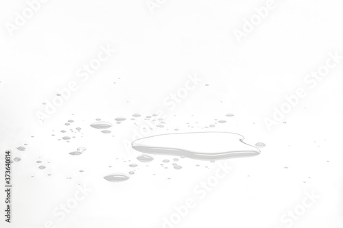 Murais de parede Water puddles and droplets on white reflective surface
