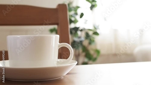 Wallpaper Mural テーブルの上の湯気の立ったカップ Torontodigital.ca