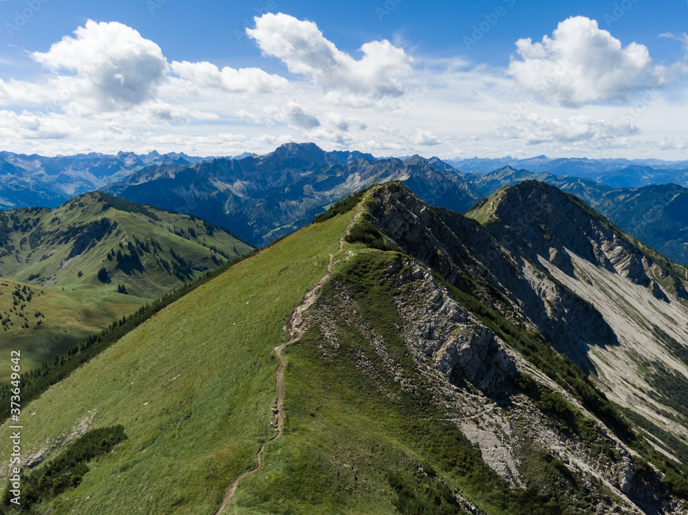 Fototapeta premium Drohnenfoto im Allgäu auf dem Iseler