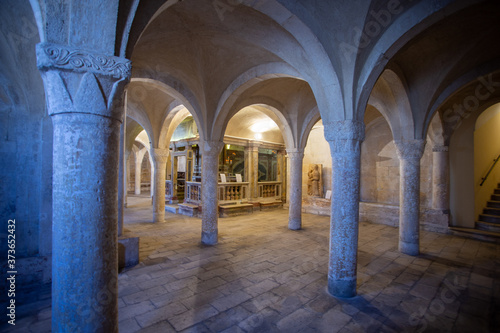 Fotografie sulmona medieval city historic center italy