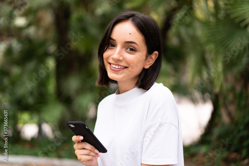 Young caucasian woman using a phone at outdoors