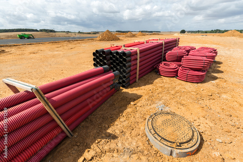 Stock de tuyaux pour évacuation d'eaux usées sur chantier photo