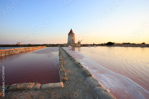 Fotografia Antiche saline in disuso sull'Isola Lunga (Marsala).