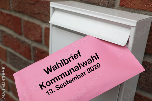 Wahlbrief Wahlschein zur Kommunalwahl am 13. September 2020  photo