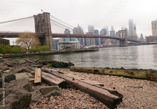 Brooklin Bridge cloud day