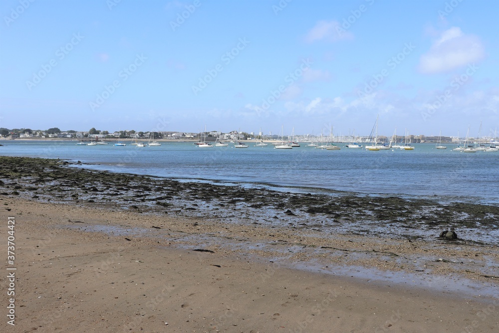La plage de Port-Louis, le long de l'océan atlantique, ville de Port-Louis, département du Morbihan, région Bretagne, France