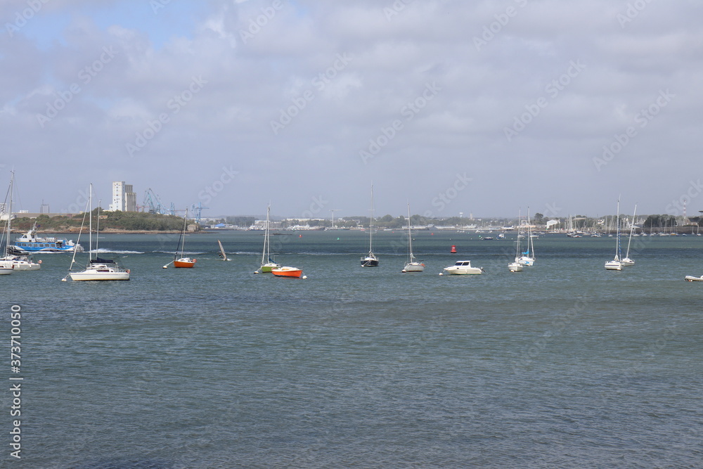 Obraz premium Bâteaux sur l'océan atlantique, ville de Port-Louis, département du Morbihan, région Bretagne, France