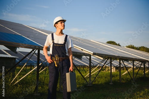 Worker installing solar panels outdoors © Serhii