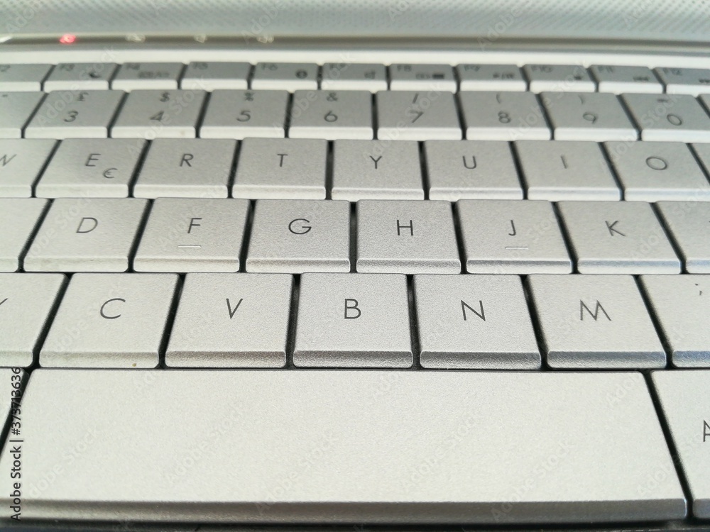 smart working. tastiera di un pc portatile. smart working. tastiera di un pc portatile.