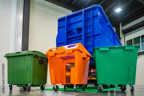 Trash cans of different col...