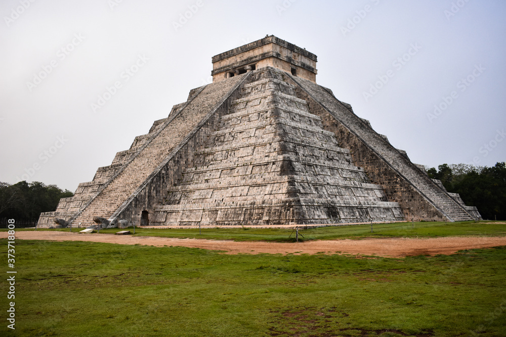 The famous Mayan pyramid Chitzen Itza in the morning