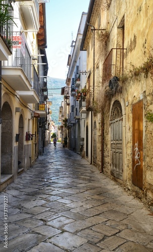 Fototapeta Naklejka Na Ścianę i Meble -  narrow street in the old town of Fondi, in Latina province, Italyl