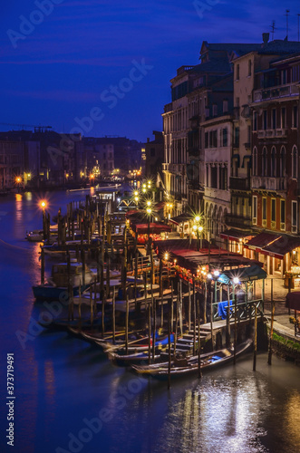 Beautifull evening with lights in the Grand Canal © Damián Basante