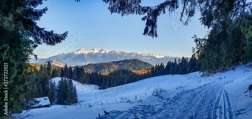 Gebirgslandschaft im Winter