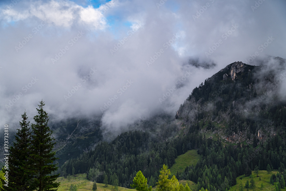 Berglandschaft Mit Wolken