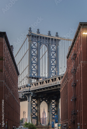 Manhattan Bridge With Empire State Building : Dumbo © Nicolas VanBiervliet