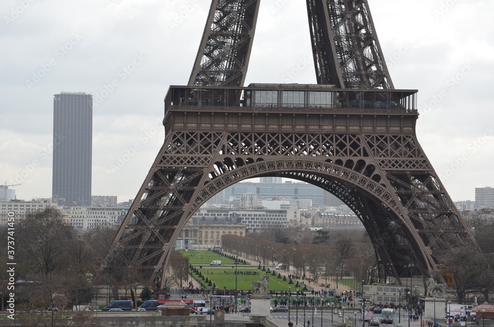 Fototapeta premium THE EIFFEL TOWER