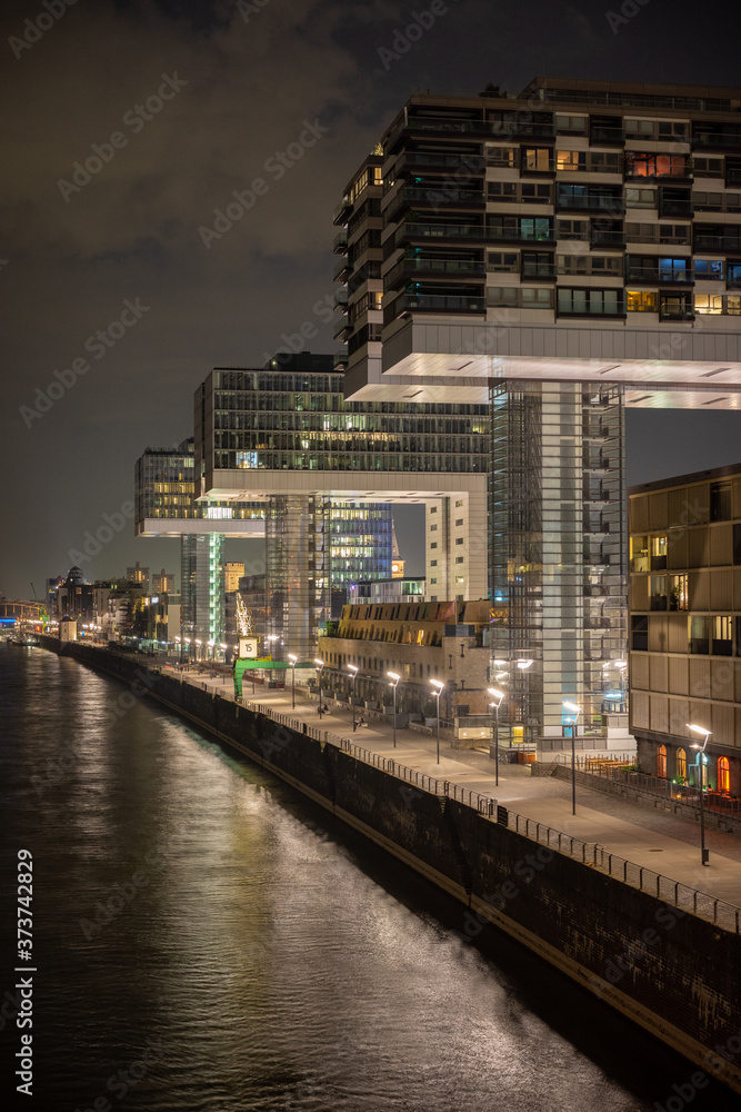 Im Zollhafen in Köln bei Nacht Im Zollhafen in Köln bei Nacht