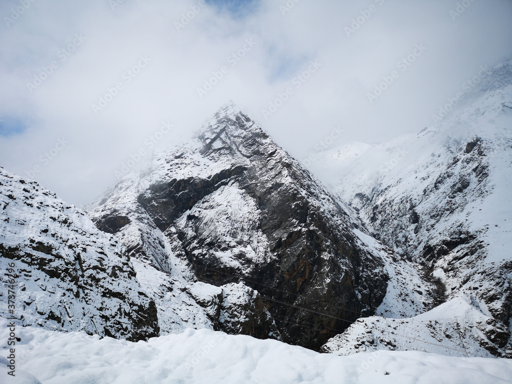 Obraz premium snow covered mountains