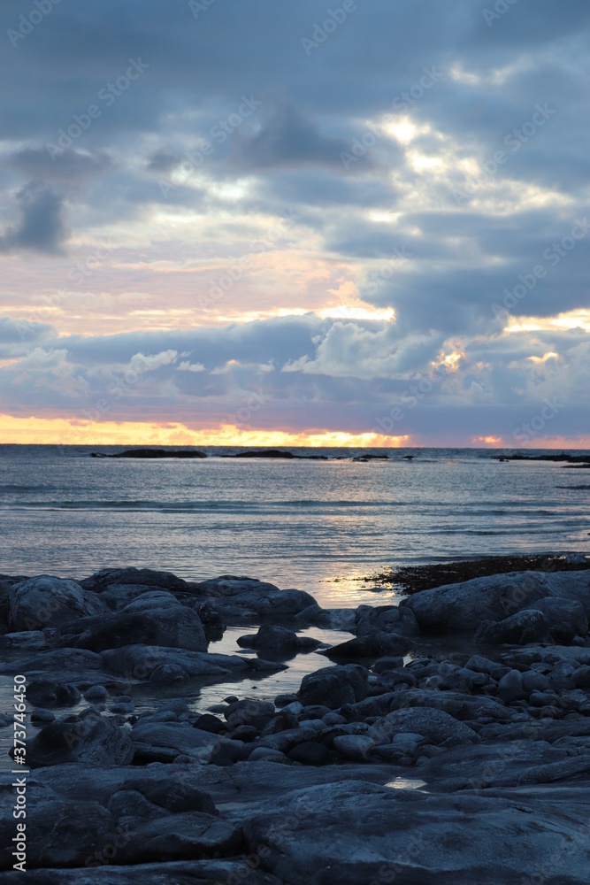 Obraz premium sunset on the sea, hebrides, scotland