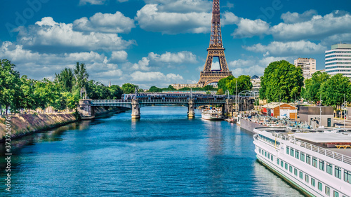 Fotografija "Eiffel Tower" in Paris, France