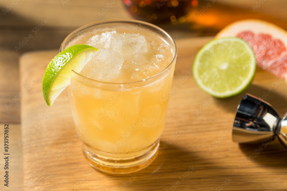 Fototapeta premium Boozy Refreshing Rum Navy Grog Cocktail
